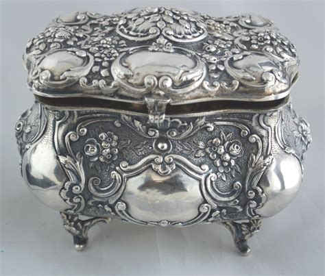 Round Antique Jewelry Box 